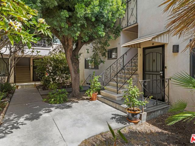 1600 N Hobart Boulevard 15