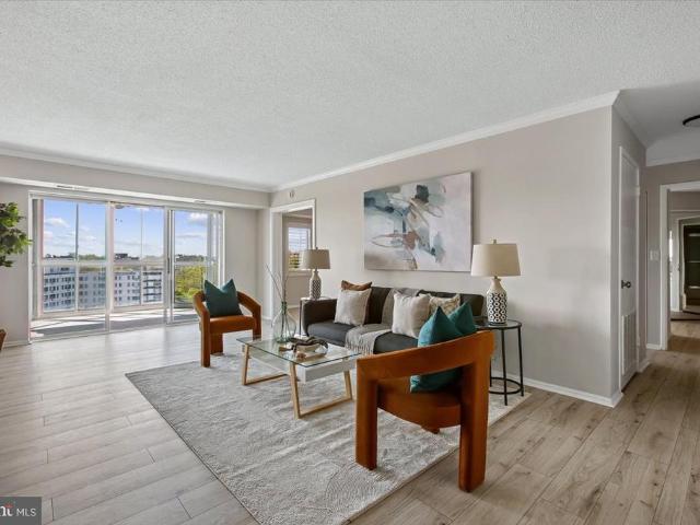 1600 N Oak Street # 1221