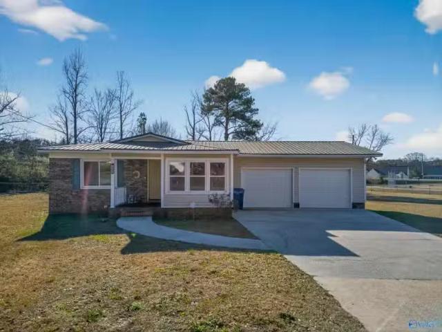 1600 PARKER LN, OXFORD, AL 36203