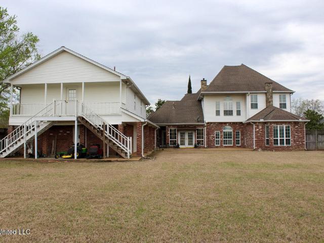 1600 River Oaks Drive