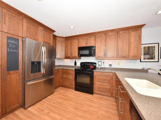 1600 W Green Tree Rd, Unit 202