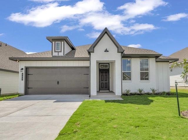 16012 Sir Barton Dr, Lindale, TX 75771