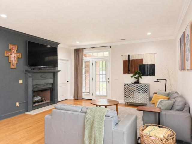 1601 Cherry Ln