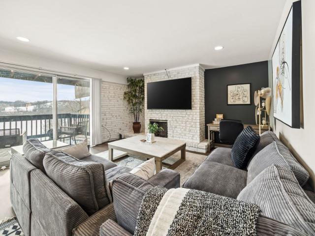 1601 E Maple Terrace # 3B