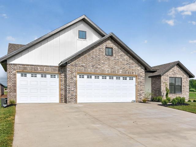 1601 S Crepe Myrtle Lane