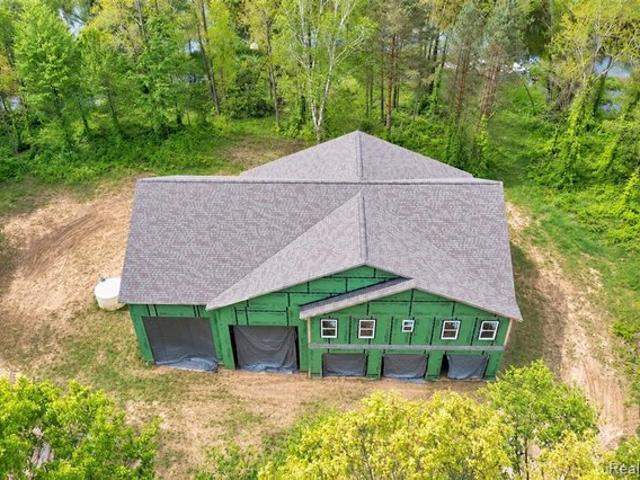 1601 W Rose Center Rd, Holly, MI 48442