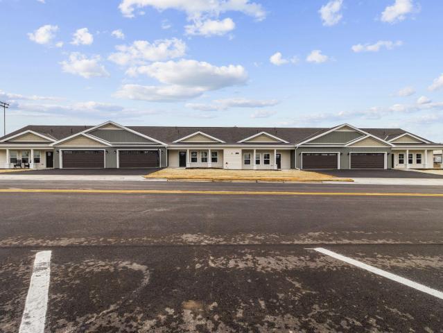 1601 Wildlife Dr, Unit 4, Kewaskum, WI 53040 | MLS #1946