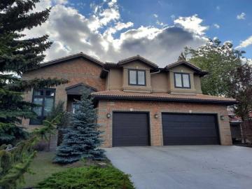 Mckenzie Lake, Calgary, Alberta - Garden