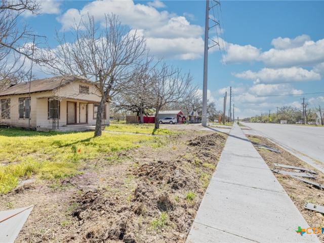 1602 Water St, Gonzales, TX 78629 | MLS #421427