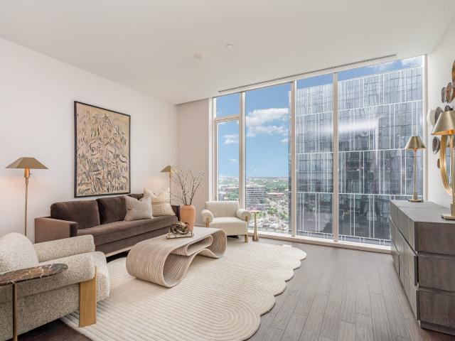 160 2nd Ave S # 1904