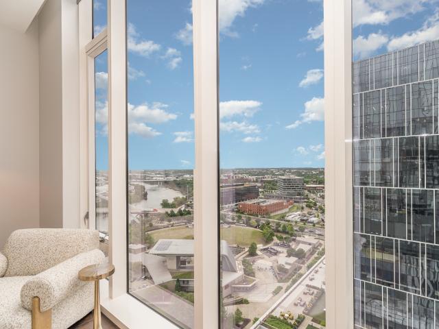 160 2nd Ave S # 1904