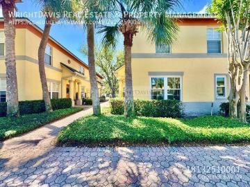 Beautiful 3/2.5 in the heart of Coquina Key!