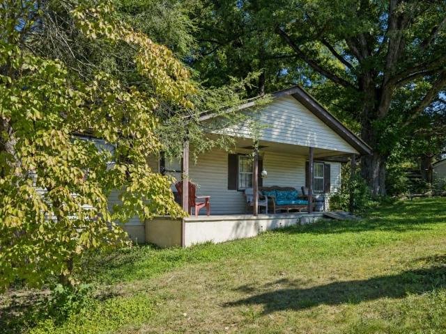 160 Ivy Ave