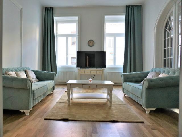 160 m² Spacious 4 room apartment, 3 separate bedrooms and 1 living room, 2 bathrooms, 2 toilets