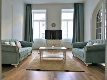 160 m² Spacious 4 room apartment, 3 separate bedrooms and 1 living room, 2 bathrooms, 2 toilets