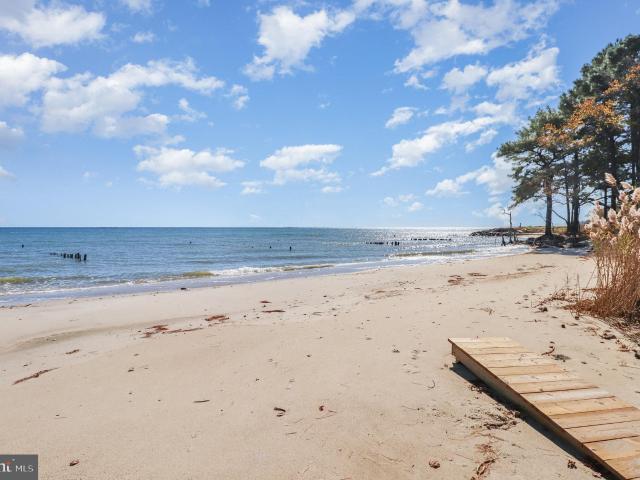 160 Shipwatch Ln, Reedville, VA 22539 | MLS #VANV2002