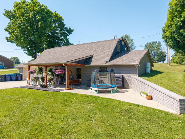 160 W Meadow Drive