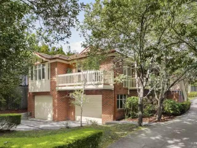1/60 Windsor Crescent, Surrey Hills VIC 3127 Townhouse Auction