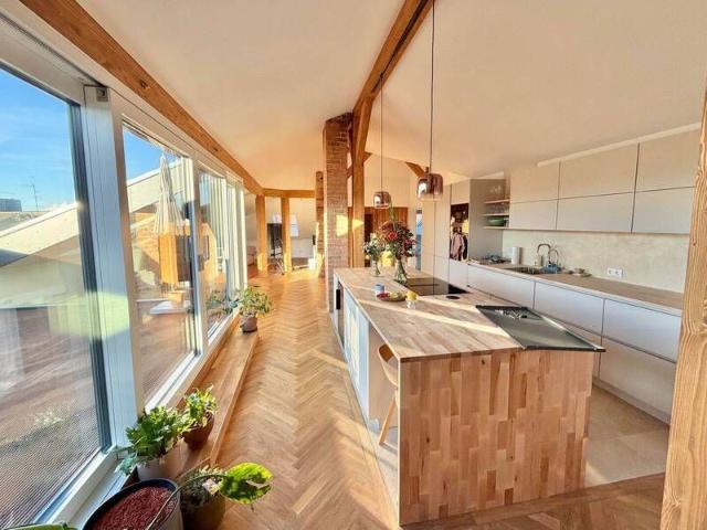 160qm klimatisiertes Penthouse mit Sauna und Terrasse im Bergmannkiez
