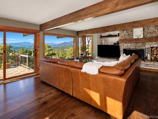 1614 Foothills Drive