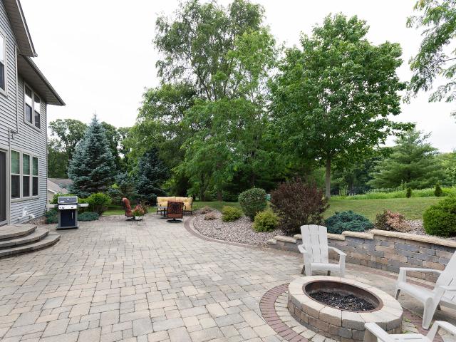 1615 N Fairview Ln