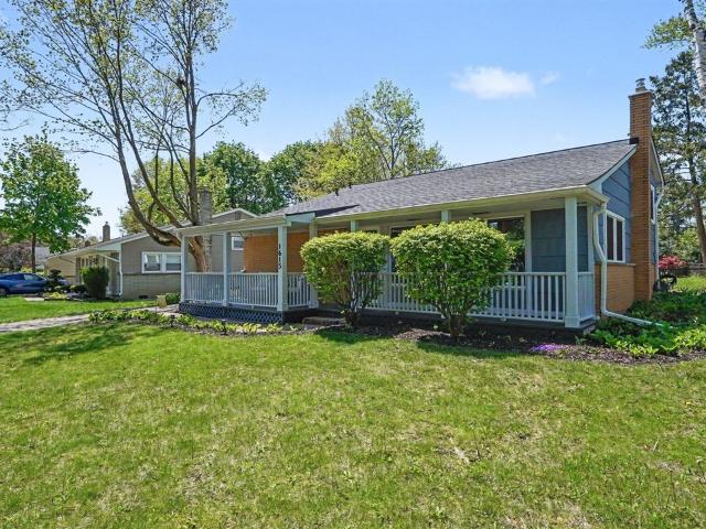 1615 Saunders Crescent