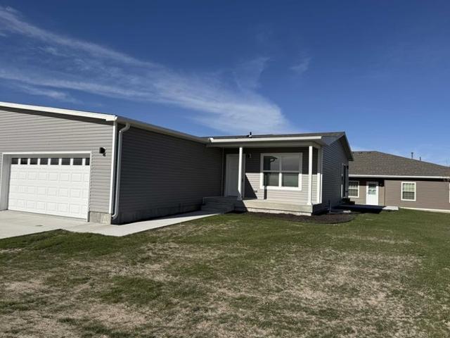 1615 10th Ave Unit B, Holdrege, NE 68949