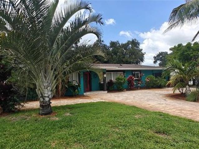 1616 Indian Rocks Rd, Belleair, FL 33756