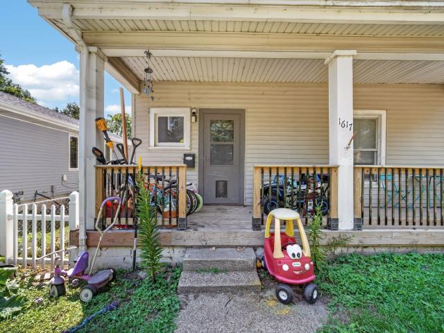 1617 E Walnut Street