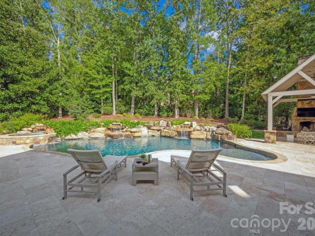 1617 Lookout Circle