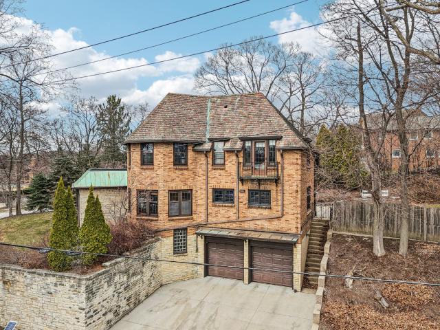 1618 Mountain Ave