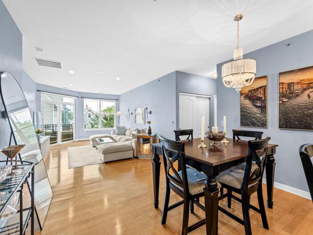 1619 N Farwell Ave, Unit 108