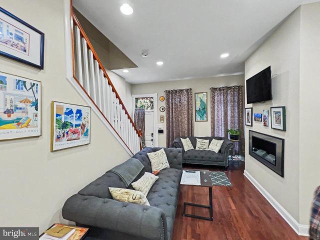 1610 N Broadway N