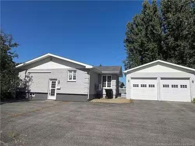 1610 St Peter Ave, Bathurst, NB, E2A 3B1 house for sale Lis.