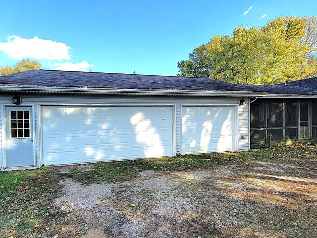 1611 E Range Line Road