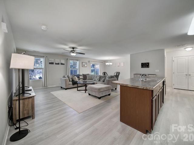 1611 Hooper Court