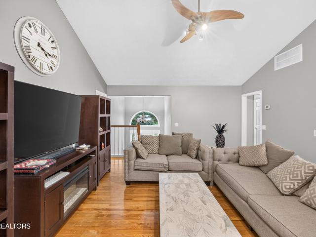 1613 Farmington Drive