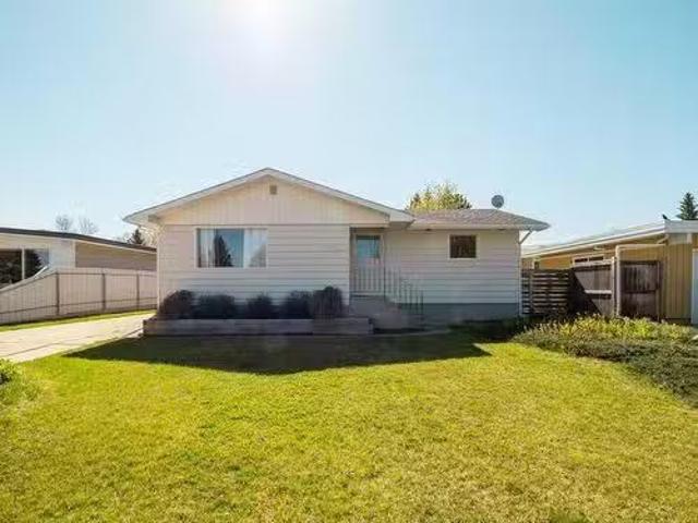 1613 Lakeside Road South, Lethbridge, AB, T1K 3G7 house for.