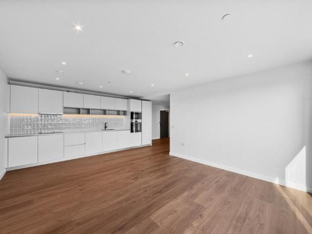 161 Evelyn Street London SE8 3 bed flat to rent £3,200 pcm £738 pw