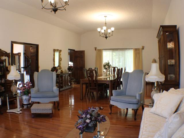 161 Valley Dr