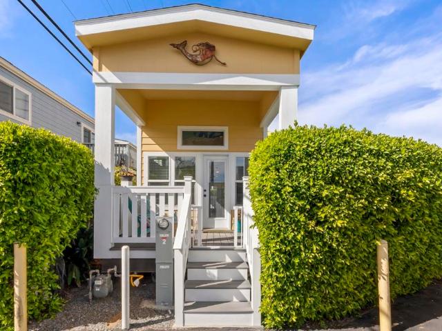 1624 N Coast Highway 101 2