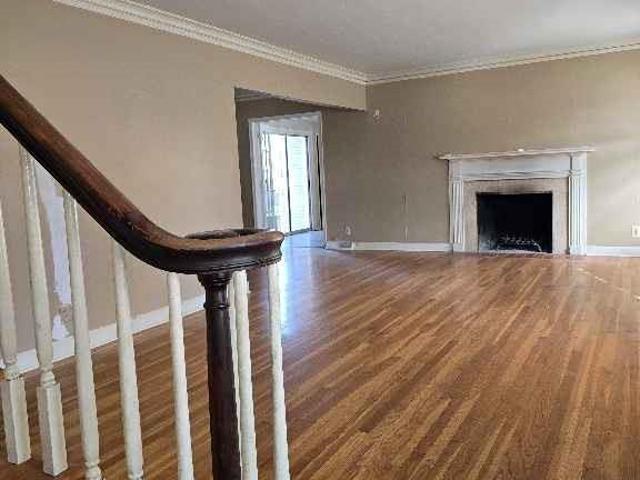 1625 SW Lakeside Drive
