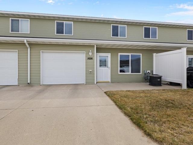 1626 SE 35th Ave, Minot, ND 58701