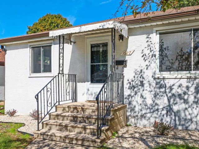1627 SMITH Street