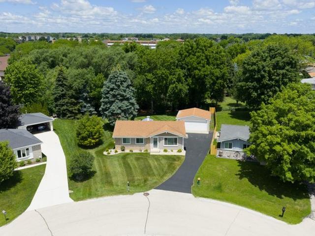 1628 Wiese Ln, Mount Pleasant, WI 53406