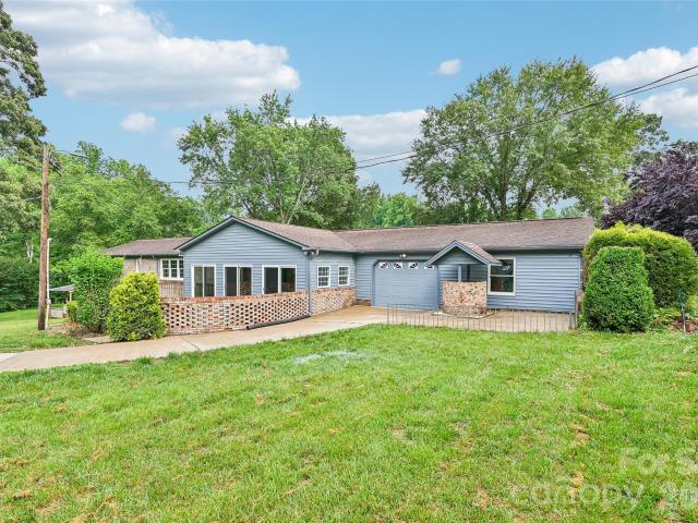 1621 N Oak Drive