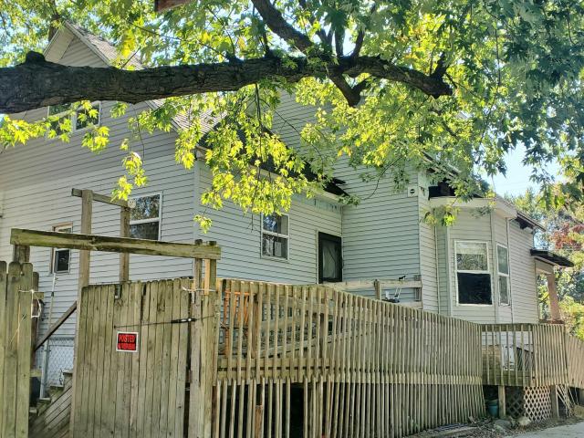 1621 W 10th Street