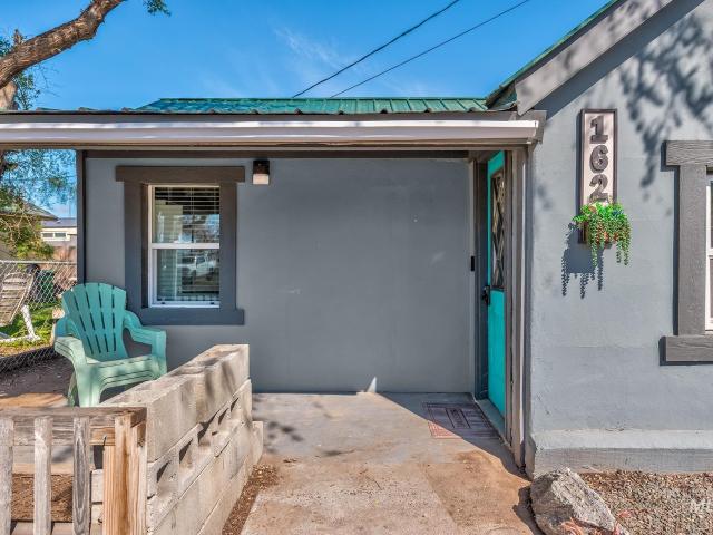 162 Short St. N
