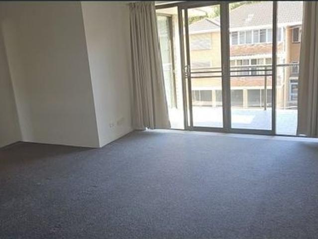 16/35 Head St Two Bedroom top floor unit