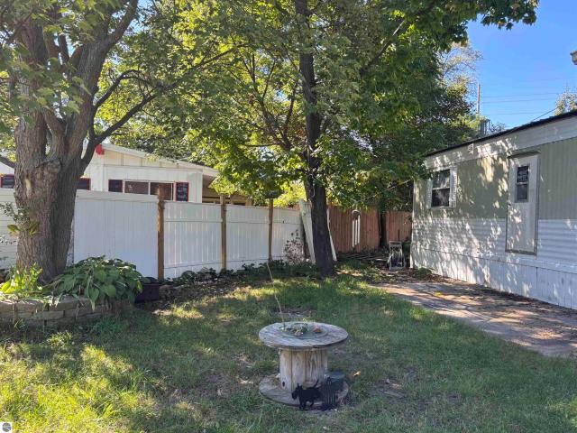 1636 Crescent